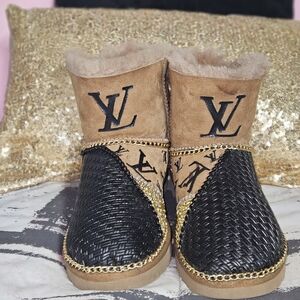 UGG Women's Tan Boots with Gold Chain